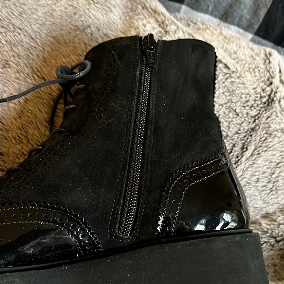 Hogan Woman’s suede and patent leather ankle boots 37.5 - Picture 3 of 8